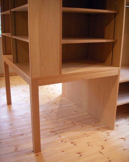 valiken_090304.jpg